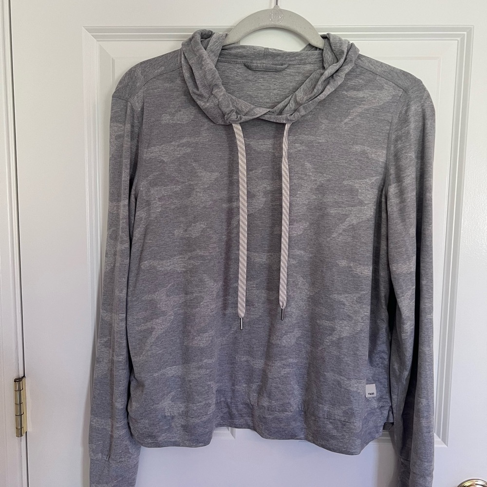 Vuori Gray Camo Halo